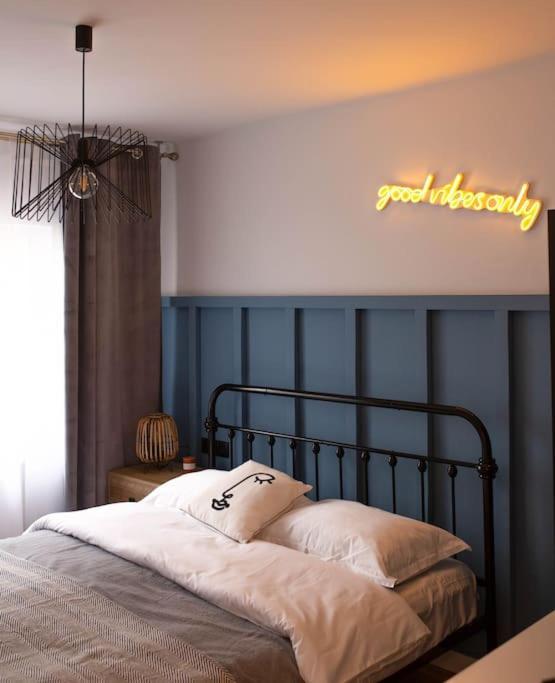 Blue Moon. Cozy Apartment Near Iulius Mall Cluj-Napoca Esterno foto
