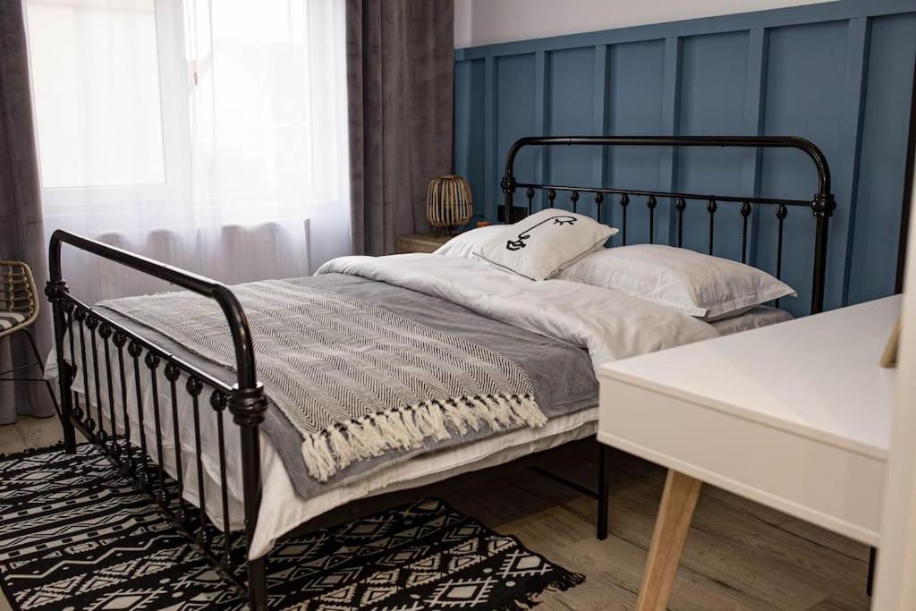 Blue Moon. Cozy Apartment Near Iulius Mall Cluj-Napoca Esterno foto